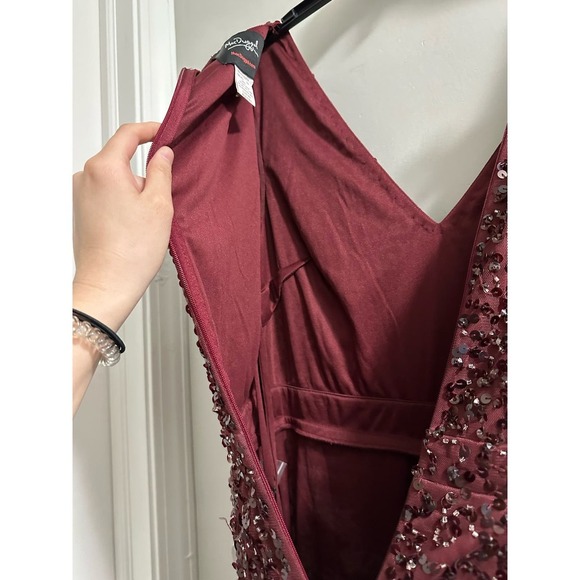 Elegant Burgundy Sequin Dress - Picture 13 of 16